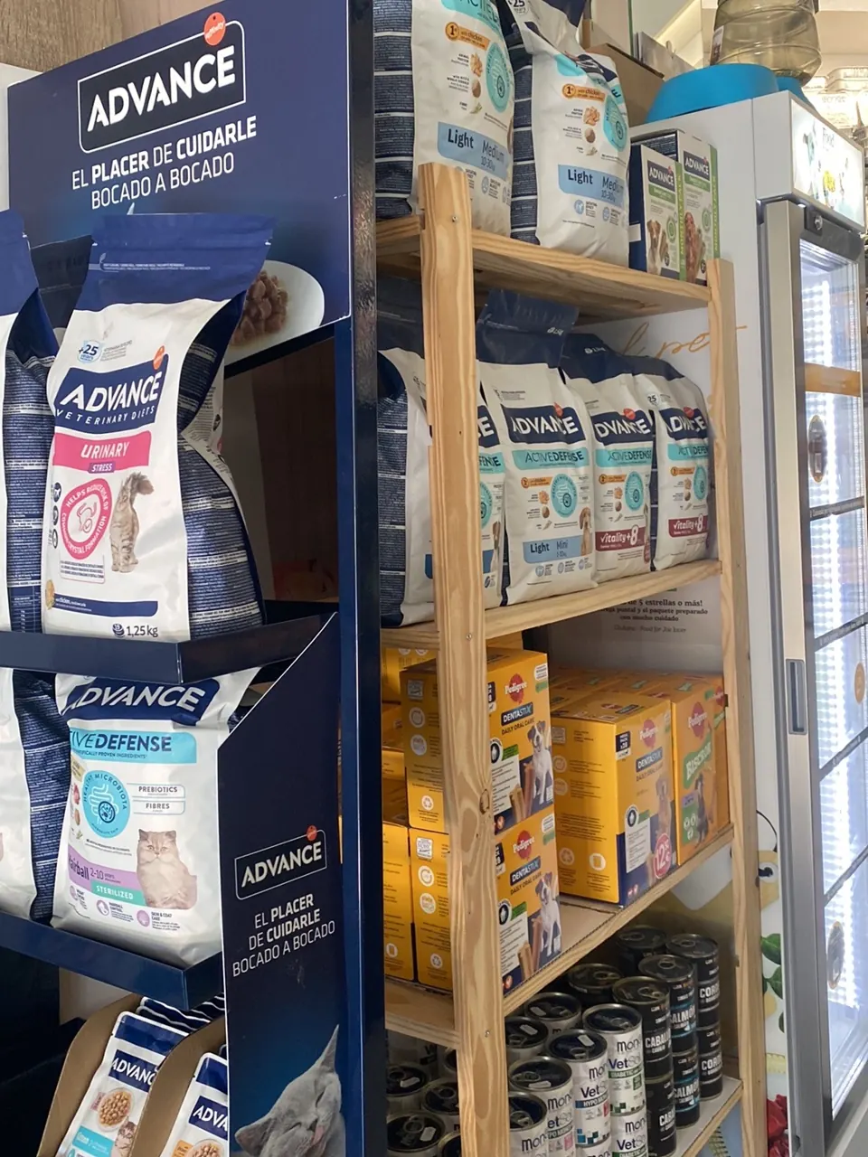 Nuestra tienda por dentro: alimentación y productos / alimentació i productes / pet food and products