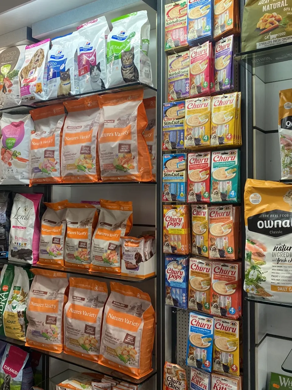 Nuestra tienda por dentro: alimentación y productos / alimentació i productes / pet food and products