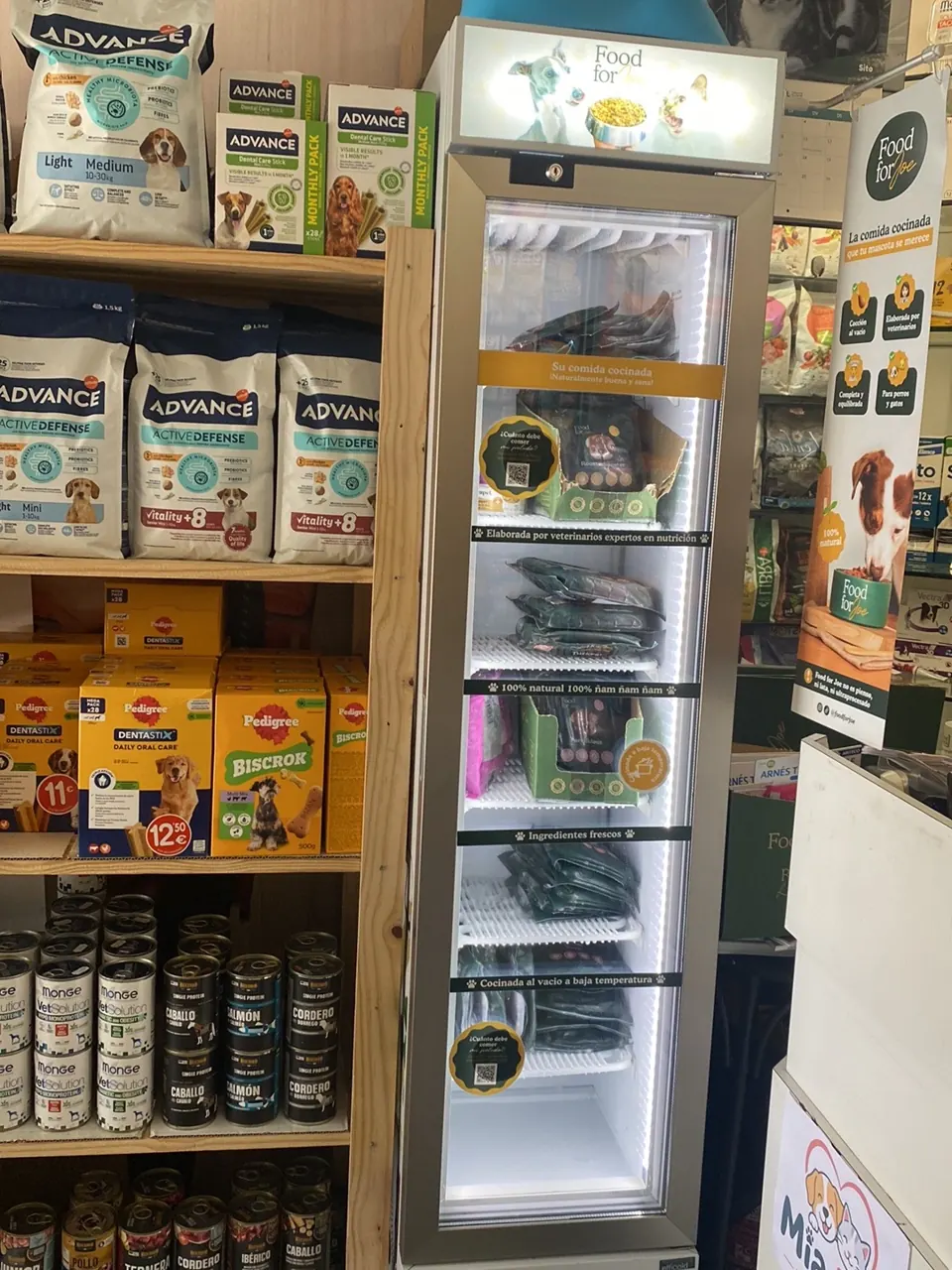Nuestra tienda por dentro: alimentación y productos / alimentació i productes / pet food and products